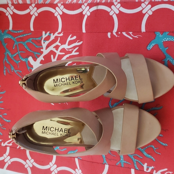 Michael Kors Elena Platform heels Color Nude 4 1/2 M - Picture 2 of 4